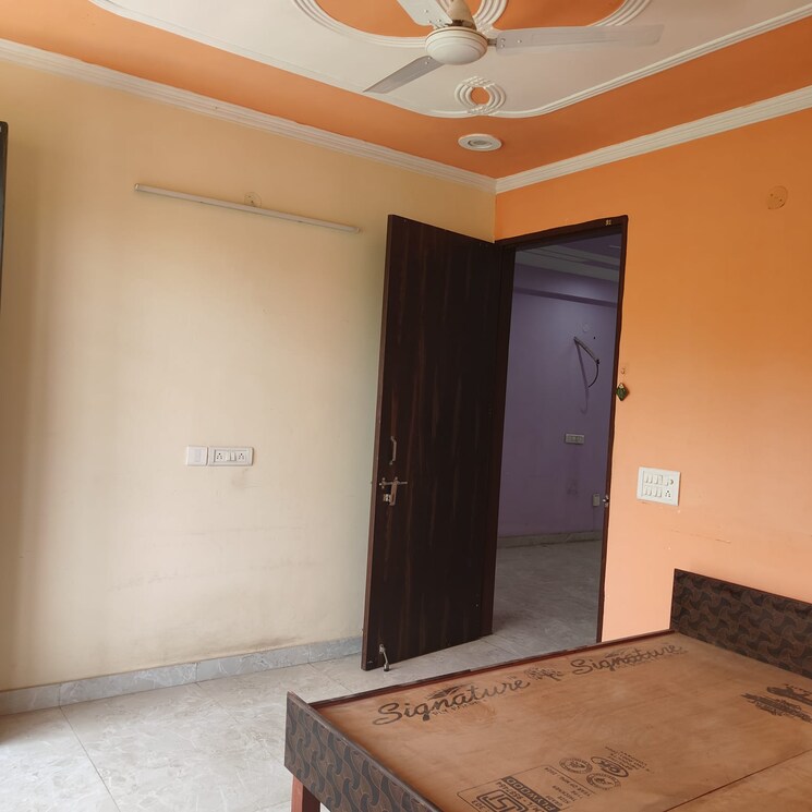 Room, sector 52 3.5 Bedroom 2000 Sq.Ft. Builder Floor In Sector 52 Gurgaon 8796882