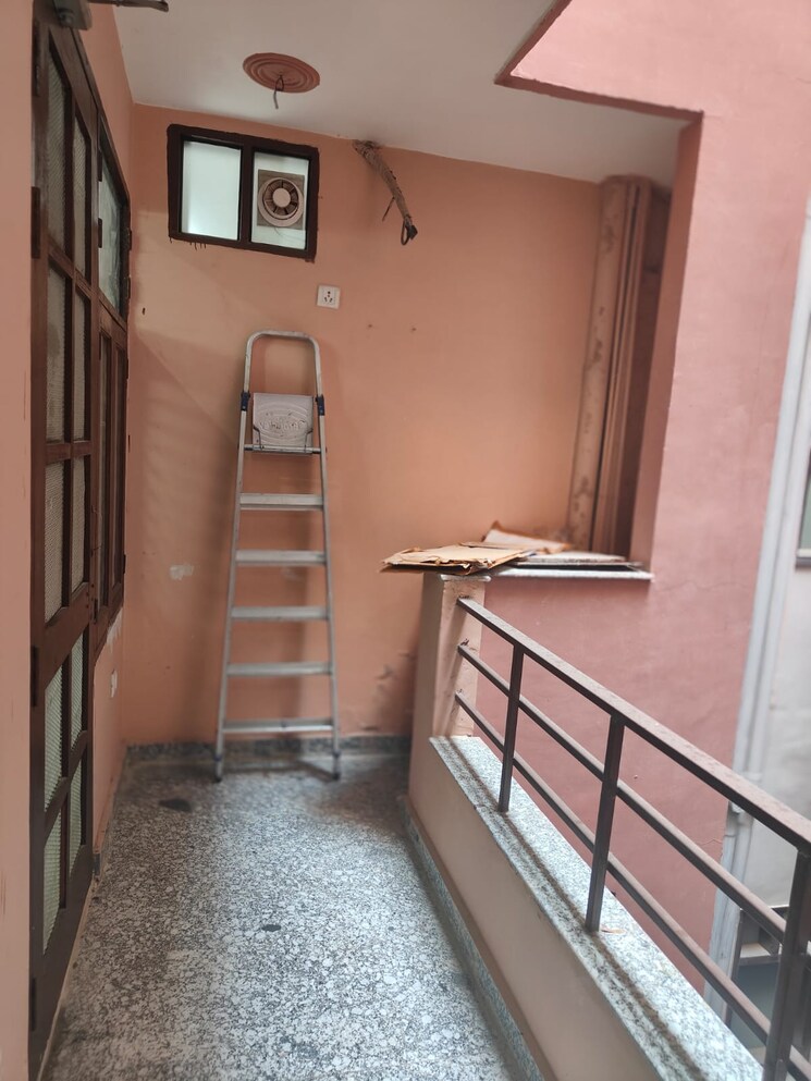 undefined, sector 52 3.5 Bedroom 2000 Sq.Ft. Builder Floor In Sector 52 Gurgaon 8796882