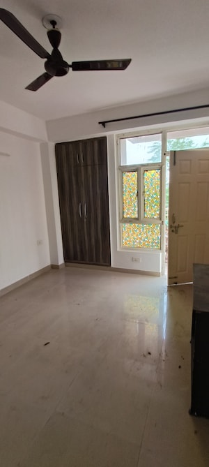 Room in 2.5 BHK Apartment at Supertech Cape Town, Sector 74 – for Sale