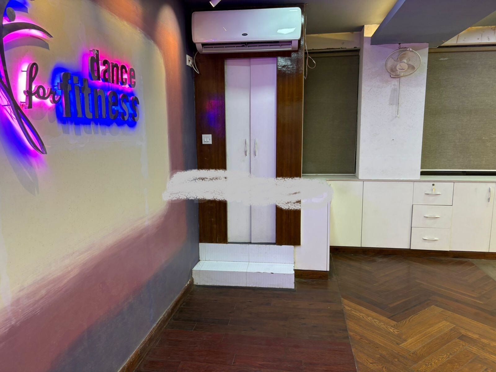 Office Space For Rent in Vardhan Market