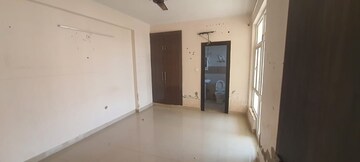 Room in 3.5 BHK Apartment at Apex Athena, Sector 75 – for Rent