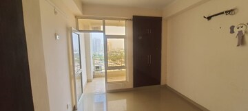 Room in 3.5 BHK Apartment at Apex Athena, Sector 75 – for Rent