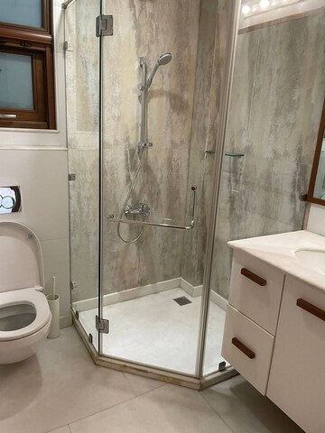 Bathroom in 3 BHK Builder Floor at Green Park – for Rent