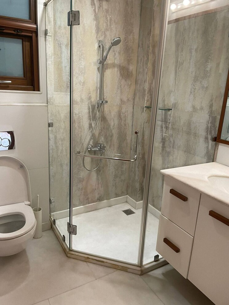 Bathroom, green park 3 Bedroom 1500 Sq.Ft. Builder Floor In Green Park Delhi 8796918