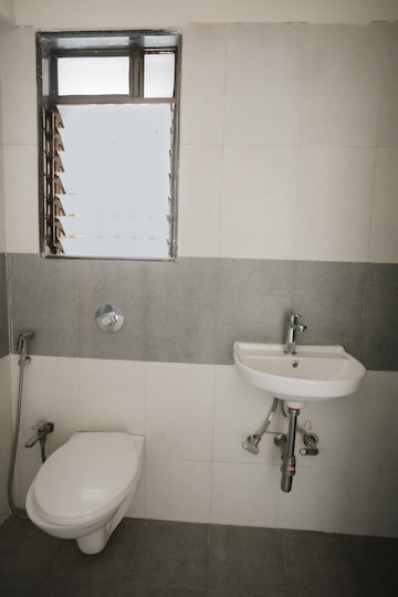 Bathroom in 2 BHK Apartment at Rashi Tower, Goregaon East – for Sale