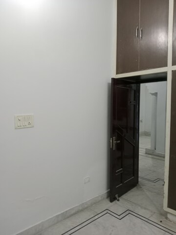 Room in 2 BHK Builder Floor at Sector 18 – for Rent