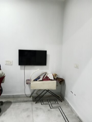 Room in 2 BHK Builder Floor at Sector 18 – for Rent