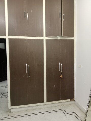 Room in 2 BHK Builder Floor at Sector 18 – for Rent