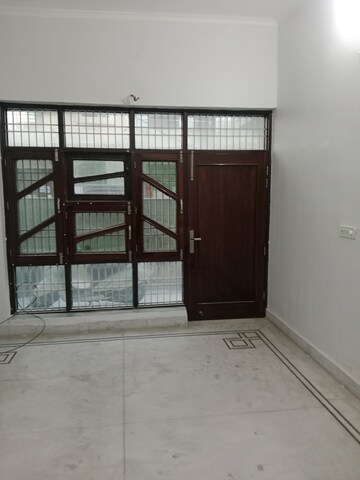 Room in 2 BHK Builder Floor at Sector 18 – for Rent