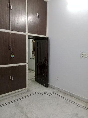 Room in 2 BHK Builder Floor at Sector 18 – for Rent