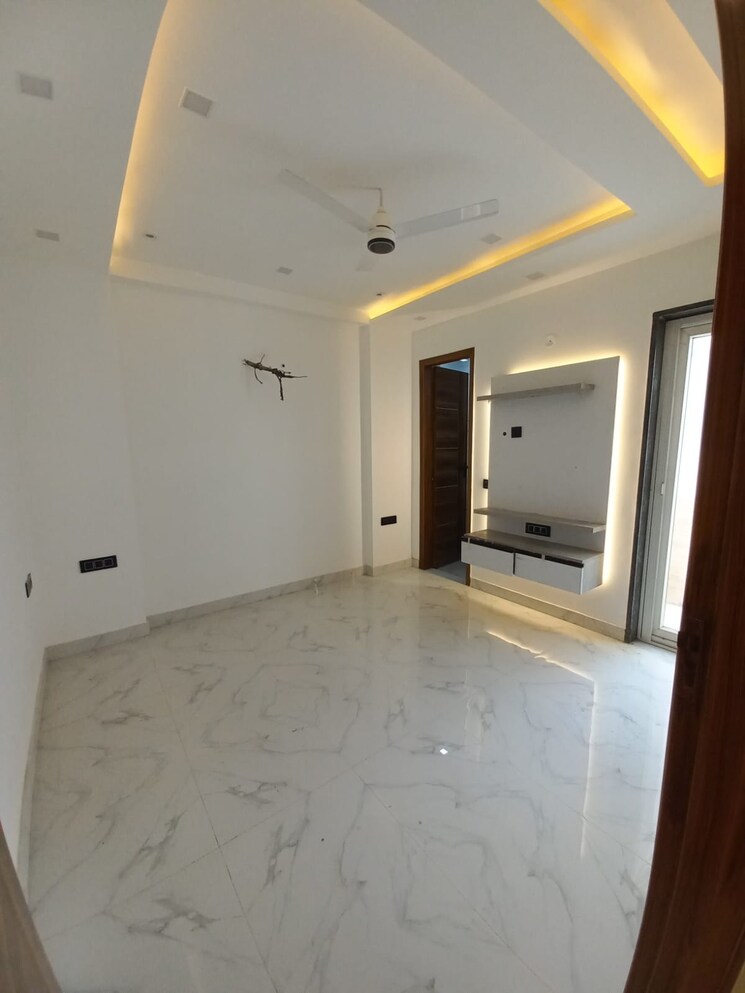 Room, puri-kohinoor 3 Bedroom 250 Sq.Yd. Apartment In Sector 89 Faridabad 8796945