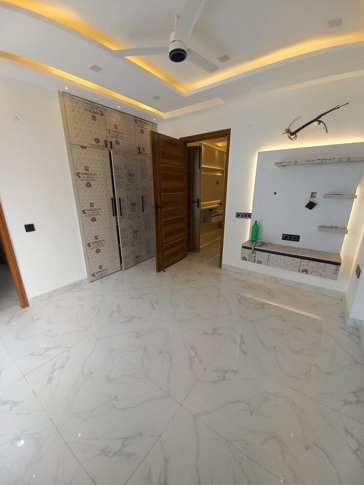 Room, puri-kohinoor 3 Bedroom 250 Sq.Yd. Apartment In Sector 89 Faridabad 8796945