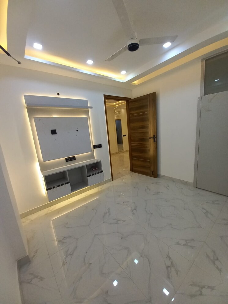 Room, puri-kohinoor 3 Bedroom 250 Sq.Yd. Apartment In Sector 89 Faridabad 8796945