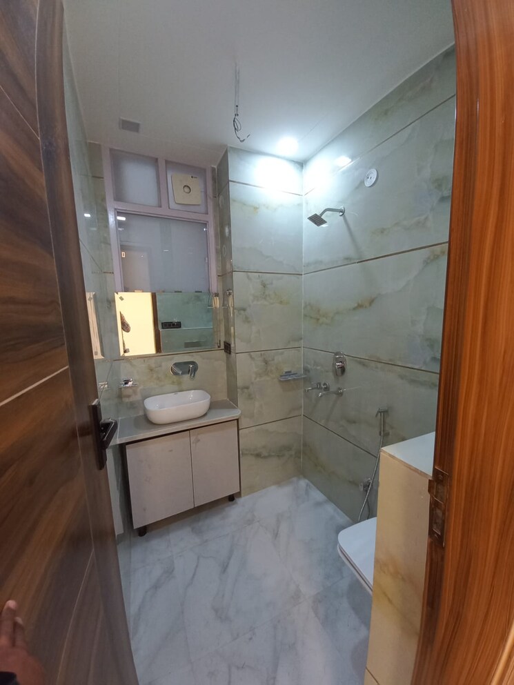 Bathroom, puri-kohinoor 3 Bedroom 250 Sq.Yd. Apartment In Sector 89 Faridabad 8796945