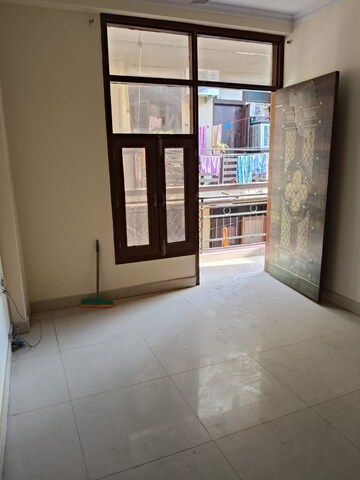 Room in 1 BHK Builder Floor at Chattarpur – for Rent