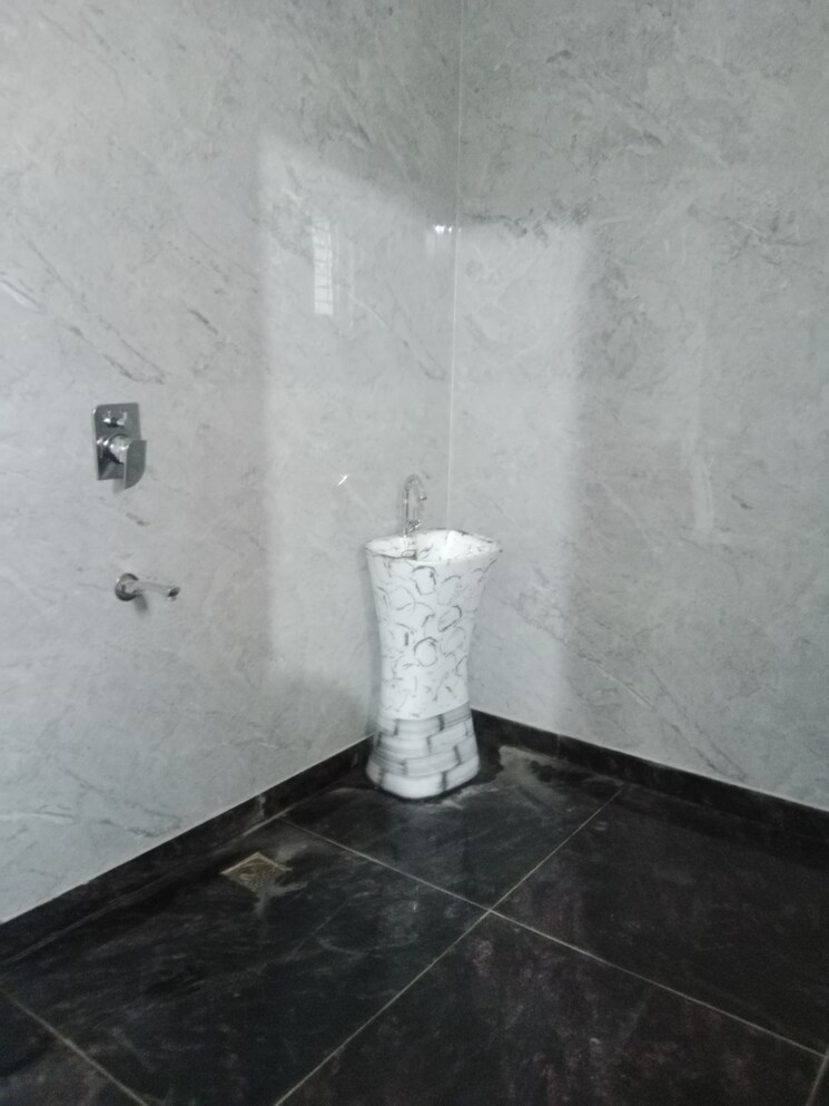 Bathroom, sector 17 2.5 Bedroom 1756 Sq.Ft. Builder Floor In Sector 17 Panipat 8796989