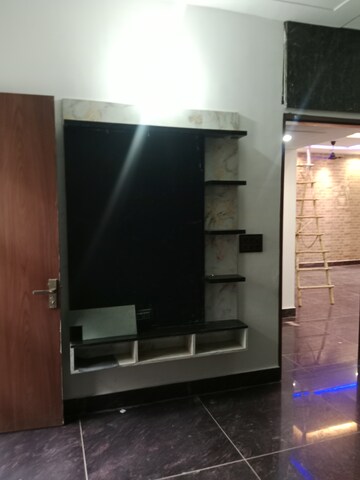 Room in 2.5 BHK Builder Floor at Sector 17 – for Rent
