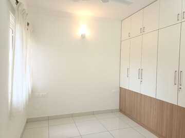 Room in 2 BHK Apartment at Prestige Finsbury Park Hyde, Bagaluru – for Rent