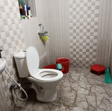 Bathroom in 2 BHK Apartment at Sunland Residency, Bablatala – for Rent
