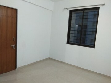 Room in 4 BHK Apartment at Naranpura – for Rent