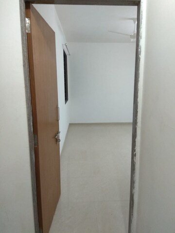 Room in 4 BHK Apartment at Naranpura – for Rent
