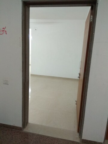 Room in 4 BHK Apartment at Naranpura – for Rent