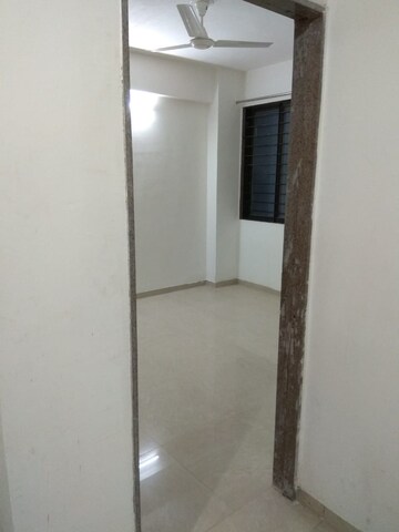 Room in 4 BHK Apartment at Naranpura – for Rent