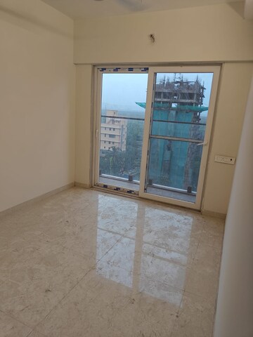 Room in 2 BHK Apartment at Vikhroli East – for Rent