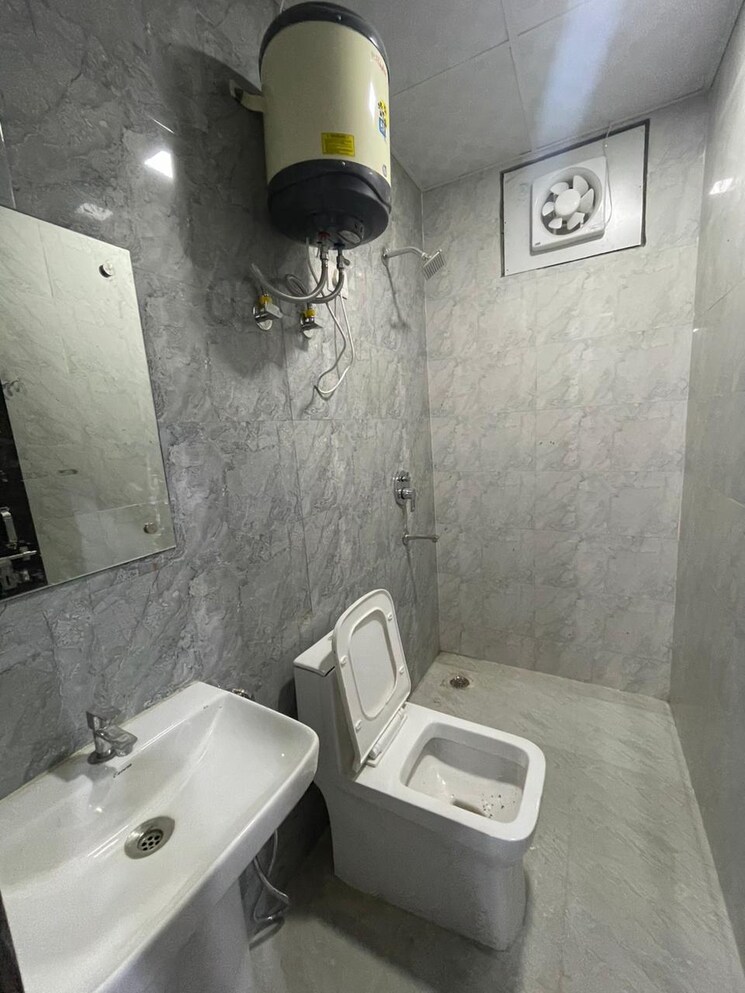 Bathroom, chattarpur 1 Bedroom 640 Sq.Ft. Builder Floor In Chattarpur Delhi 8797019
