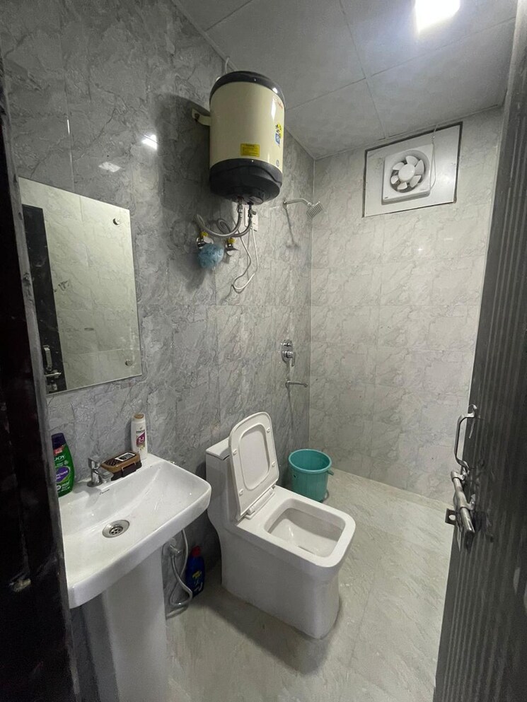Bathroom, chattarpur 1 Bedroom 640 Sq.Ft. Builder Floor In Chattarpur Delhi 8797019