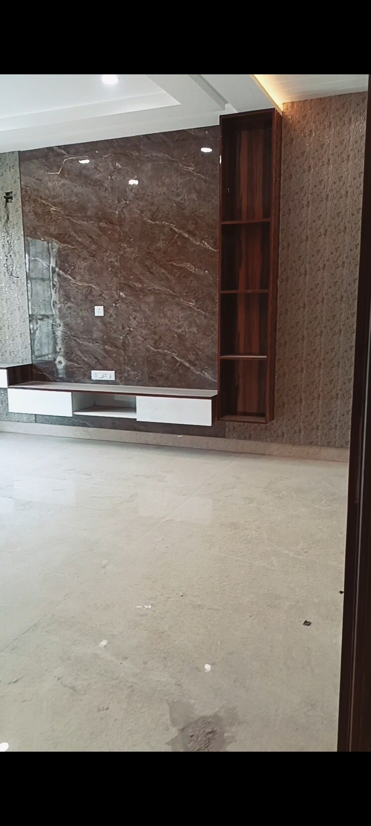 Room, sector 85 4 Bedroom 350 Sq.Yd. Builder Floor In Sector 85 Faridabad 8797046