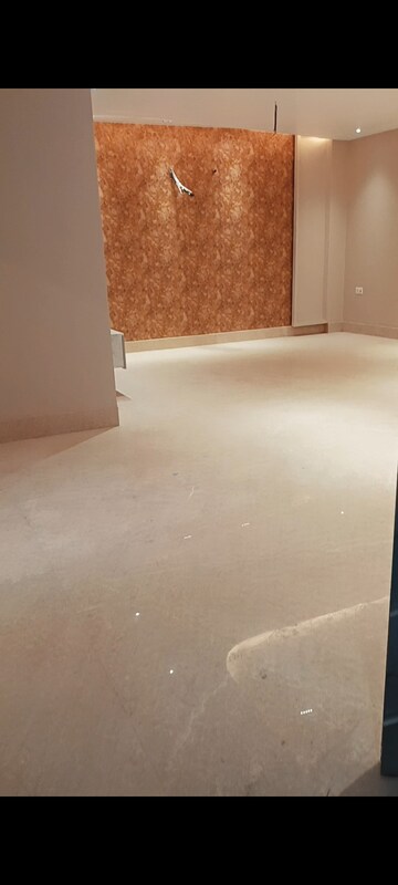Room in 4 BHK Builder Floor at Sector 85 – for Sale