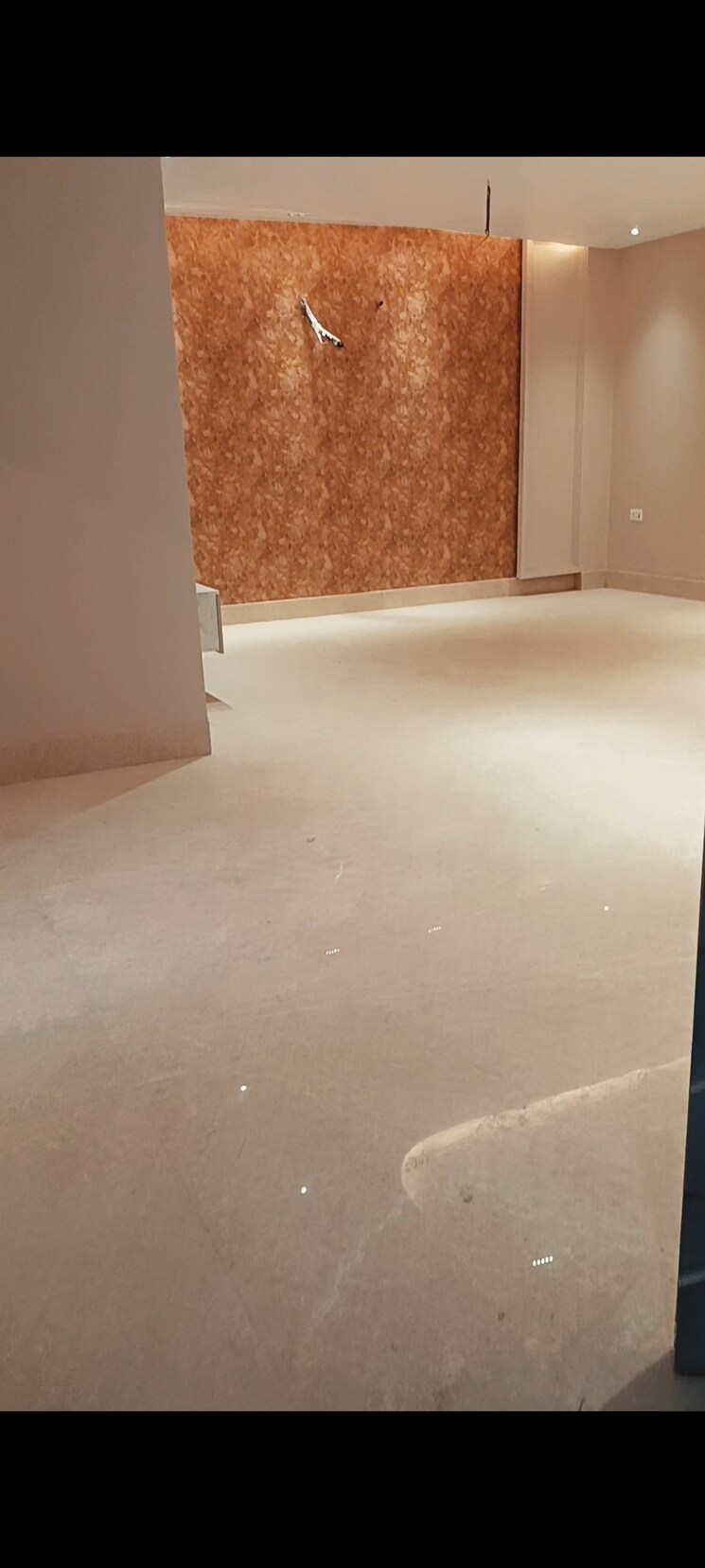 Room, sector 85 4 Bedroom 350 Sq.Yd. Builder Floor In Sector 85 Faridabad 8797046