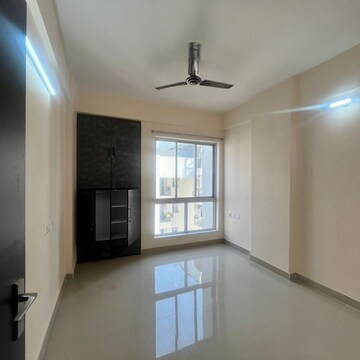 Room in 2.5 BHK Apartment at Siddha Happyville, Reekjoyoni Rajarhat – for Rent