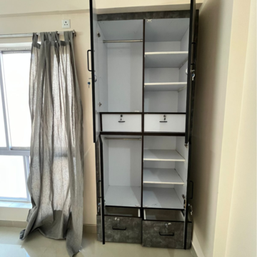Staircase in 2.5 BHK Apartment at Siddha Happyville, Reekjoyoni Rajarhat – for Rent