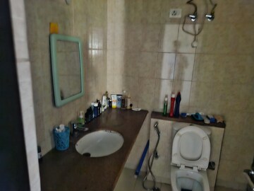Bathroom in 3 BHK Builder Floor at Unitech South City II, Sector 50 – for Rent