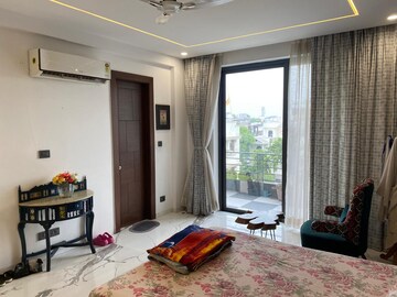 Living Room in 4 BHK Builder Floor at Sector 23 – for Rent