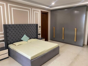 Bedroom in 4 BHK Builder Floor at Sector 23 – for Rent