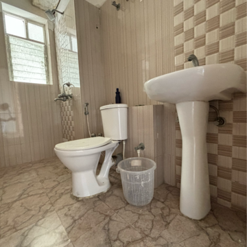 Bathroom in 4 BHK Apartment at Sunland Residency, Bablatala – for Rent