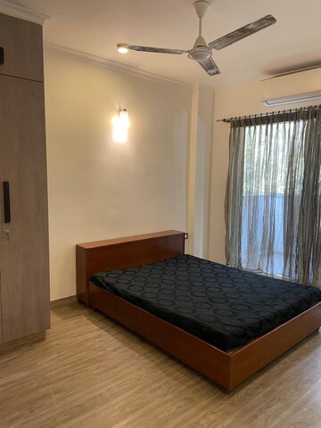 Bedroom in 4 BHK Apartment at DLF Royale Residences, Dlf Phase I – for Rent