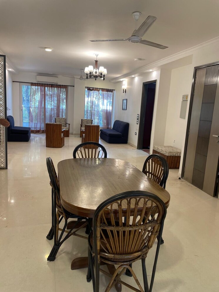 Living Room, dlf-royale-residences 4 Bedroom 1800 Sq.Ft. Apartment In Dlf Phase I Gurgaon 8797063