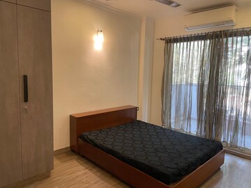 Bedroom in 4 BHK Apartment at DLF Royale Residences, Dlf Phase I – for Rent