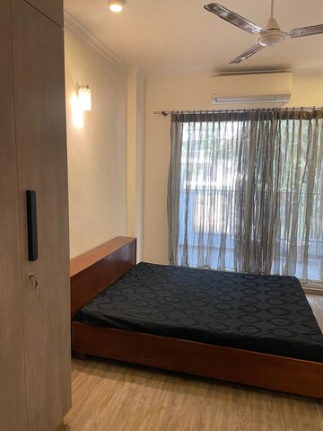 Bedroom in 4 BHK Apartment at DLF Royale Residences, Dlf Phase I – for Rent