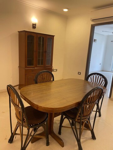 Team Area in 4 BHK Apartment at DLF Royale Residences, Dlf Phase I – for Rent