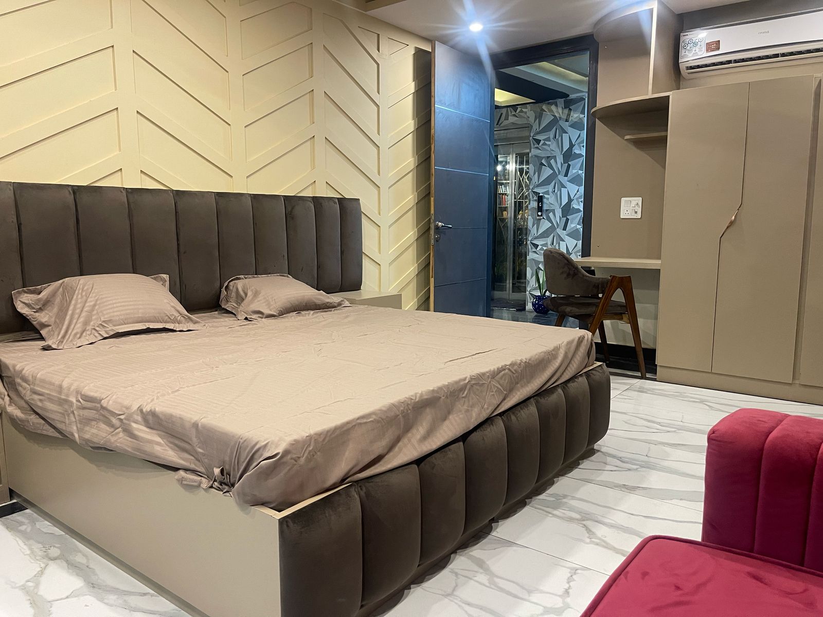 4 BHK Apartment For Rent in DLF Royale Residences