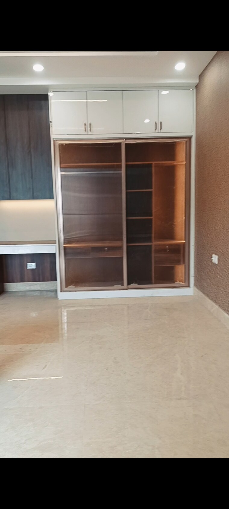 Room, sector 85 4 Bedroom 350 Sq.Yd. Builder Floor In Sector 85 Faridabad 8797099