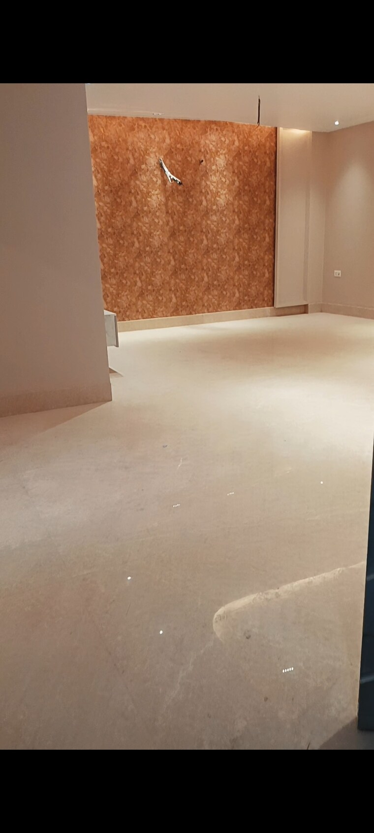 Room, sector 85 4 Bedroom 350 Sq.Yd. Builder Floor In Sector 85 Faridabad 8797099