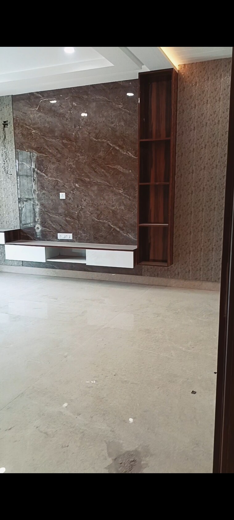 Room, sector 85 4 Bedroom 350 Sq.Yd. Builder Floor In Sector 85 Faridabad 8797099