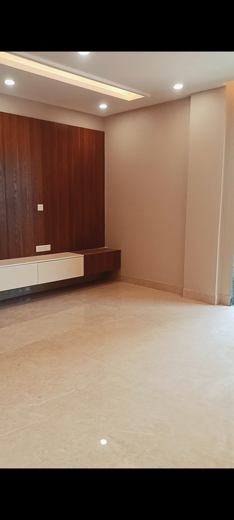 Room, sector 85 4 Bedroom 350 Sq.Yd. Builder Floor In Sector 85 Faridabad 8797099