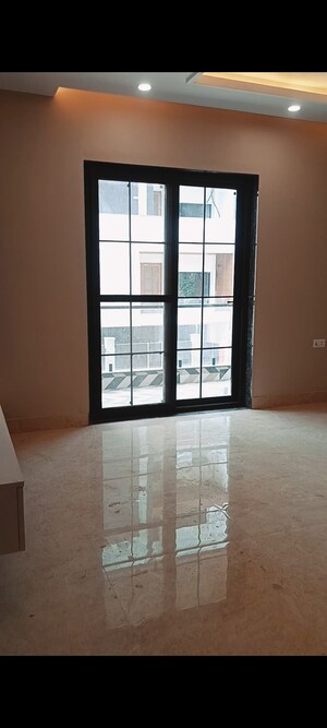 Room in 4 BHK Builder Floor at Sector 85 – for Sale